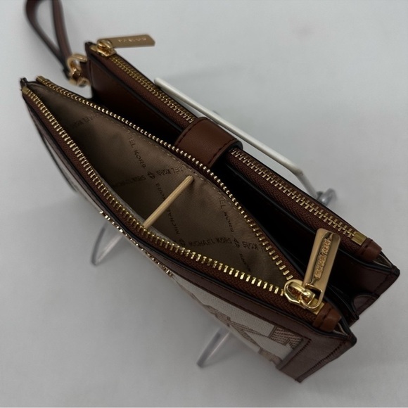 Michael Kors Large Double Zip Wallet
Wristlet Brown - Picture 9 of 10